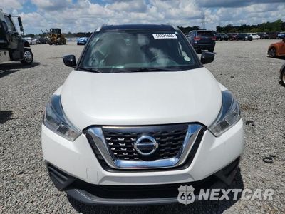 Piąte zdjęcie samochodu w środku: 2019 NISSAN KICKS SV VIN:3N1CP5CUXKL503757 - miniatura
