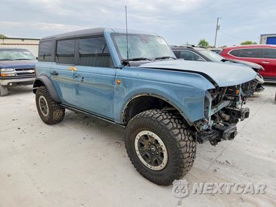 Czwarte zdjęcie samochodu z boku: 2023 FORD BRONCO BASE VIN:1FMEE5DP8PLC18588 - miniatura