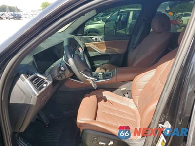 Zdjęcie 7 z 13 samochodu: 2025 BMW X5 XDRIVE50E VIN:5UX43EU04S9Z22865 - miniatura