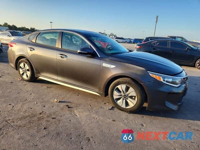 Czwarte zdjęcie samochodu z boku: 2017 KIA OPTIMA HYBRID VIN:KNAGT4LC7H5007008 - miniatura