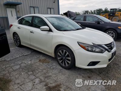 Czwarte zdjęcie samochodu z boku: 2017 NISSAN ALTIMA 2.5 SL VIN:1N4AL3APXHC146219 - miniatura