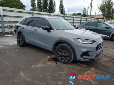 Czwarte zdjęcie samochodu z boku: 2025 HONDA HR-V SPORT VIN:3CZRZ1H58SM703990 - miniatura