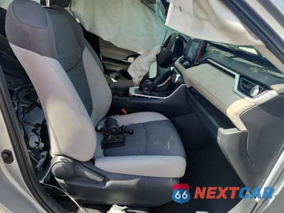 Zdjęcie 7 z 14 samochodu: 2021 TOYOTA RAV4 XLE VIN:2T3W1RFV2MC164366 - miniatura