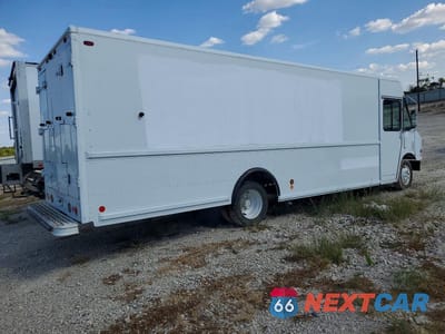 Trzecie zdjęcie samochodu z tyłu: 2006 FREIGHTLINER MT45 CHASSIS DELIVERY TRUCK VIN:4UZAAPBW16CW13002 - miniatura