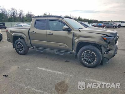 Czwarte zdjęcie samochodu z boku: 2026 TOYOTA TACOMA TRD SPORT VIN:3TMLB5JN5TM242783 - miniatura