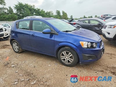 Czwarte zdjęcie samochodu z boku: 2014 CHEVROLET SONIC LT VIN:1G1JC6SH0E4166884 - miniatura