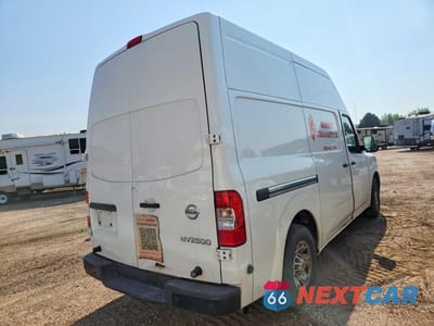Trzecie zdjęcie samochodu z tyłu: 2019 NISSAN NV 2500 HD SV VIN:1N6BF0LY8KN801741 - miniatura