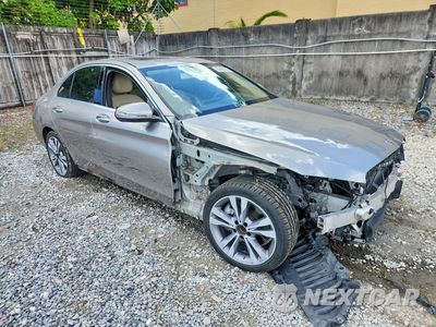 Czwarte zdjęcie samochodu z boku: 2019 MERCEDES-BENZ C 300 VIN:55SWF8DB1KU302046 - miniatura