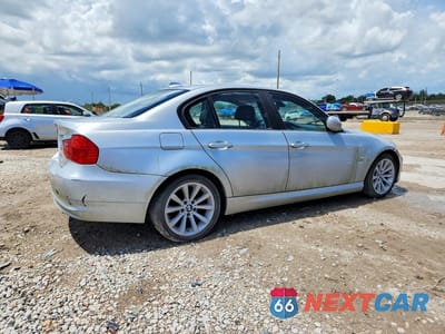Trzecie zdjęcie samochodu z tyłu: 2011 BMW 328 XI SULEV VIN:WBAPK5C52BF126659 - miniatura