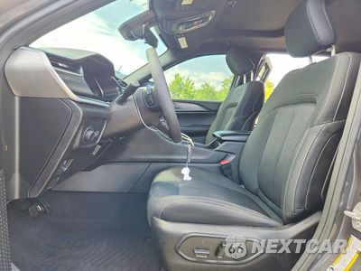 Zdjęcie 7 z 13 samochodu: 2025 JEEP GRAND CHEROKEE LAREDO VIN:1C4RJHAGXSC272460 - miniatura