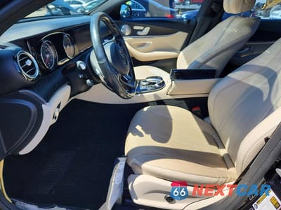 Zdjęcie 7 z 13 samochodu: 2017 MERCEDES-BENZ E 300 4MATIC VIN:WDDZF4KB9HA198486 - miniatura