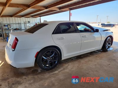Trzecie zdjęcie samochodu z tyłu: 2022 CHRYSLER 300 S VIN:2C3CCABG5NH127161 - miniatura