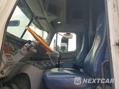 Zdjęcie 7 z 13 samochodu: 2006 FREIGHTLINER CST120 SEMI TRUCK VIN:1FUJBBCK06LX07056 - miniatura