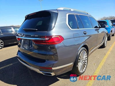 Czwarte zdjęcie samochodu z boku: 2019 BMW X7 XDRIVE40I VIN:5UXCW2C52KLB43713 - miniatura