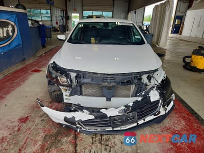 Piąte zdjęcie samochodu w środku: 2017 CHEVROLET MALIBU LT VIN:1G1ZE5ST1HF184962 - miniatura