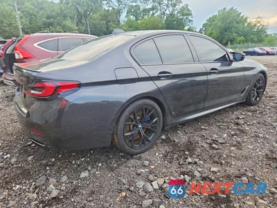 Trzecie zdjęcie samochodu z tyłu: 2021 BMW M550XI VIN:WBA13BK00MCG24129 - miniatura