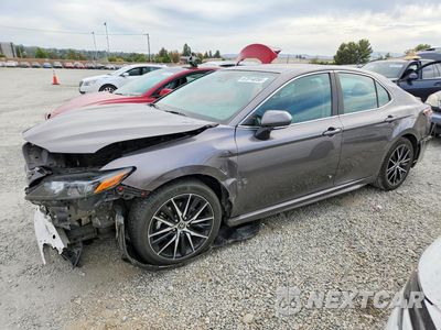 2024 TOYOTA CAMRY SE 4T1G11AK7RU193881 - główne zdjęcie licytacji z USA - miniatura