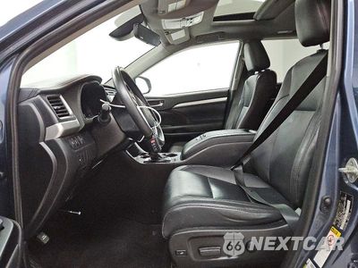 Zdjęcie 7 z 14 samochodu: 2019 TOYOTA HIGHLANDER XLE VIN:5TDJZRFH7KS936466 - miniatura