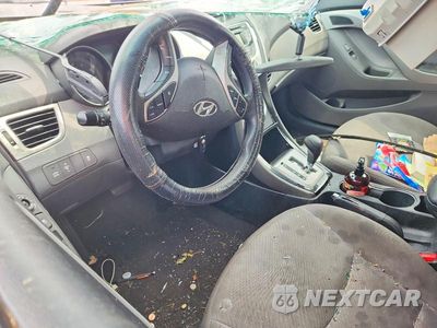Zdjęcie 8 z 11 samochodu: 2013 HYUNDAI ELANTRA GLS VIN:5NPDH4AE7DH157366 - miniatura