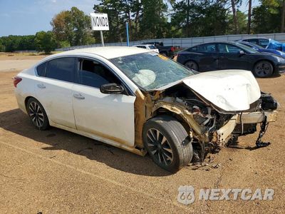 Czwarte zdjęcie samochodu z boku: 2018 NISSAN ALTIMA 2.5 SV VIN:1N4AL3AP8JC174882 - miniatura