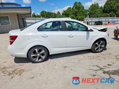 Trzecie zdjęcie samochodu z tyłu: 2020 CHEVROLET SONIC PREMIER VIN:1G1JF5SB7L4113996 - miniatura