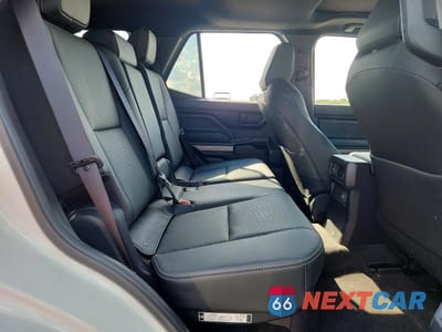 Zdjęcie 10 z 12 samochodu: 2025 TOYOTA 4RUNNER TRD OFF-ROAD PREMIUM VIN:JTEVA5BR3S5000426 - miniatura