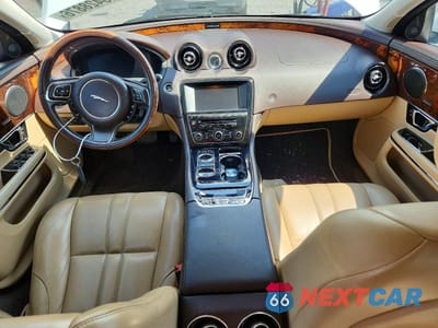 Zdjęcie 8 z 12 samochodu: 2015 JAGUAR XJ VIN:SAJWJ1CD1F8V79443 - miniatura