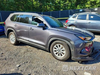 Czwarte zdjęcie samochodu z boku: 2024 TOYOTA GRAND HIGHLANDER XLE VIN:5TDAAAB5XRS027443 - miniatura