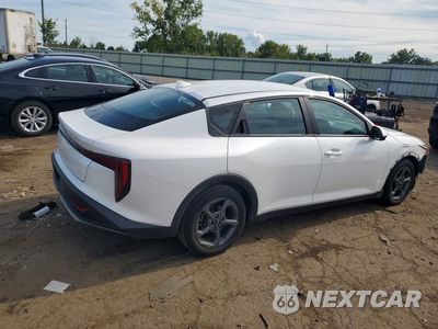 Trzecie zdjęcie samochodu z tyłu: 2025 KIA K4 LXS VIN:3KPFT4DE0SE104657 - miniatura