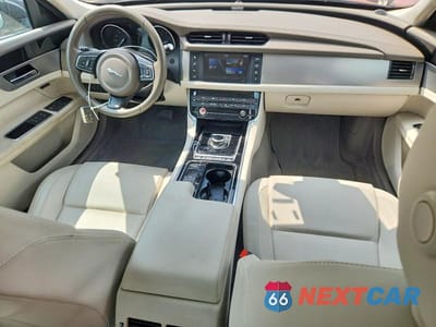 Zdjęcie 8 z 12 samochodu: 2017 JAGUAR XF PREMIUM VIN:SAJBD4BV3HCY35597 - miniatura