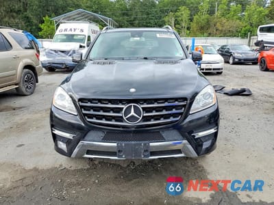Piąte zdjęcie samochodu w środku: 2015 MERCEDES-BENZ ML 400 4MATIC VIN:4JGDA5GB3FA546177 - miniatura