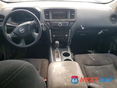 Zdjęcie 8 z 13 samochodu: 2016 NISSAN PATHFINDER S VIN:5N1AR2MN3GC656001 - miniatura