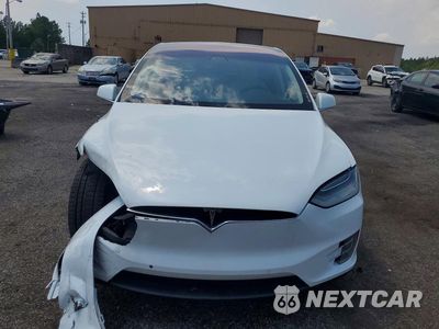 Piąte zdjęcie samochodu w środku: 2017 TESLA MODEL X VIN:5YJXCBE24HF075955 - miniatura