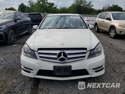 Piąte zdjęcie samochodu w środku: 2012 MERCEDES-BENZ C 300 4MATIC VIN:WDDGF8BB7CR196759 - miniatura