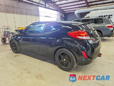 Drugie zdjęcie samochodu z przodu: 2013 HYUNDAI VELOSTER BASE VIN:KMHTC6AD9DU162339 - miniatura