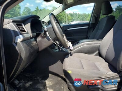 Zdjęcie 7 z 13 samochodu: 2018 TOYOTA HIGHLANDER LE VIN:5TDBZRFH0JS911458 - miniatura