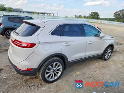 Trzecie zdjęcie samochodu z tyłu: 2019 LINCOLN MKC SELECT VIN:5LMCJ2D90KUL02858 - miniatura