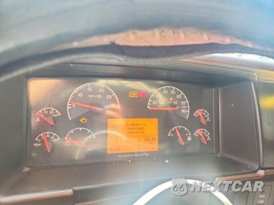 Zdjęcie 9 z 13 samochodu: 2015 VOLVO VN VNL VIN:4V4NC9EH8FN185401 - miniatura