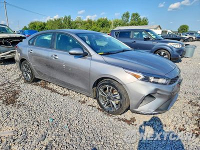 Czwarte zdjęcie samochodu z boku: 2024 KIA FORTE LXS VIN:3KPF24AD4RE799170 - miniatura