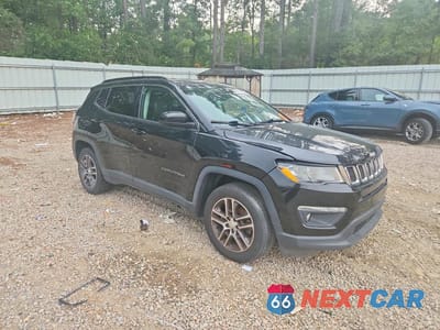 Czwarte zdjęcie samochodu z boku: 2017 JEEP COMPASS LATITUDE VIN:3C4NJCBB5HT632543 - miniatura