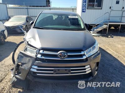 Piąte zdjęcie samochodu w środku: 2017 TOYOTA HIGHLANDER LE VIN:5TDZZRFH5HS230804 - miniatura