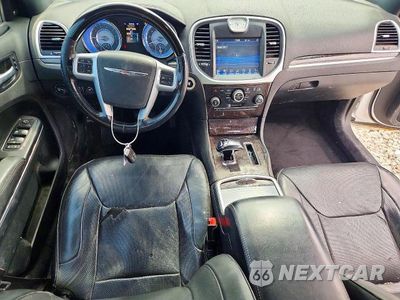 Zdjęcie 8 z 12 samochodu: 2014 CHRYSLER 300C VIN:2C3CCAEG1EH161903 - miniatura