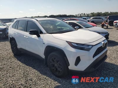 Czwarte zdjęcie samochodu z boku: 2024 TOYOTA RAV4 XLE VIN:2T3W1RFV1RC270105 - miniatura