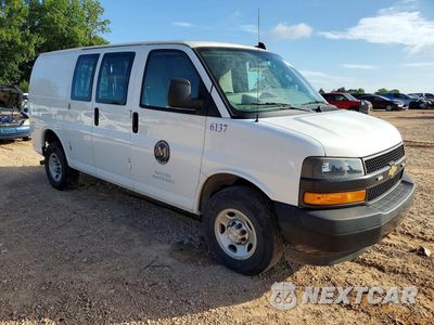 Czwarte zdjęcie samochodu z boku: 2021 CHEVROLET EXPRESS 2500 DELIVERY VAN VIN:1GCWGAFP0M1243288 - miniatura