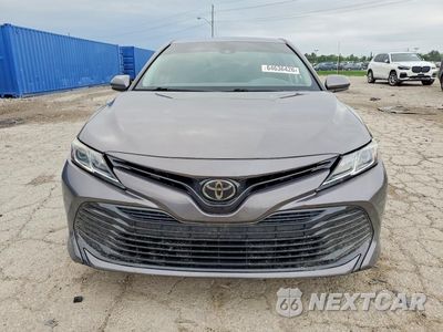Piąte zdjęcie samochodu w środku: 2018 TOYOTA CAMRY LE VIN:4T1B11HK8JU141261 - miniatura