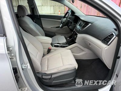 Piąte zdjęcie samochodu w środku: 2018 HYUNDAI TUCSON SE VIN:KM8J2CA43JU768613 - miniatura