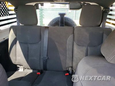 Zdjęcie 10 z 13 samochodu: 2016 JEEP WRANGLER UNLIMITED SPORT VIN:1C4BJWDG1GL114078 - miniatura