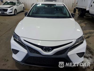 Piąte zdjęcie samochodu w środku: 2020 TOYOTA CAMRY SE NIGHTSHADE VIN:4T1G11AK7LU345956 - miniatura