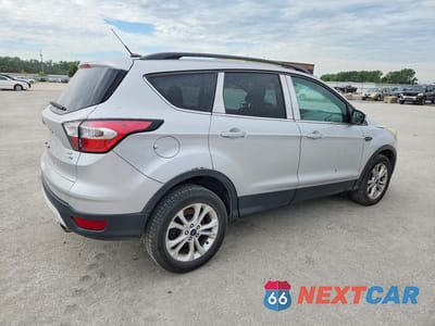 Trzecie zdjęcie samochodu z tyłu: 2018 FORD ESCAPE SE VIN:1FMCU9GD4JUB36295 - miniatura