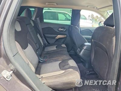 Zdjęcie 10 z 12 samochodu: 2018 JEEP CHEROKEE LATITUDE VIN:1C4PJMCB0JD587195 - miniatura